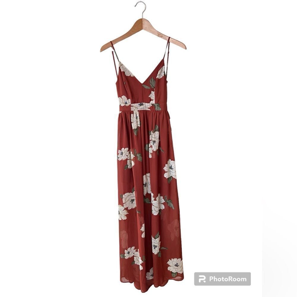 NWT Love Tree long Maxi Dress With Floral Print Sz Small